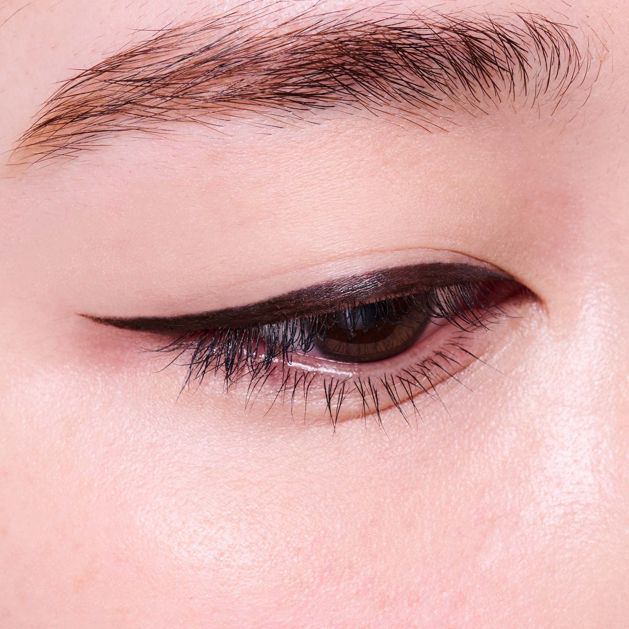 THREE 液體眼線筆 Fun To Funky Liquid Eyeliner